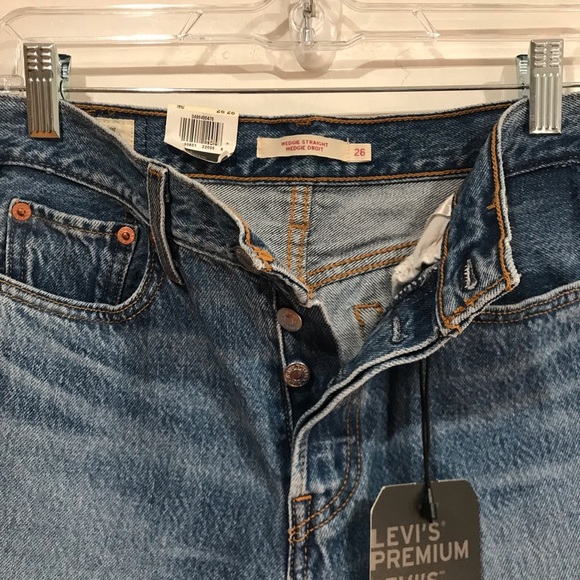 NWT Levi’s Women’s Wedgie Straight Fit Jeans Size 26 - Picture 2 of 14